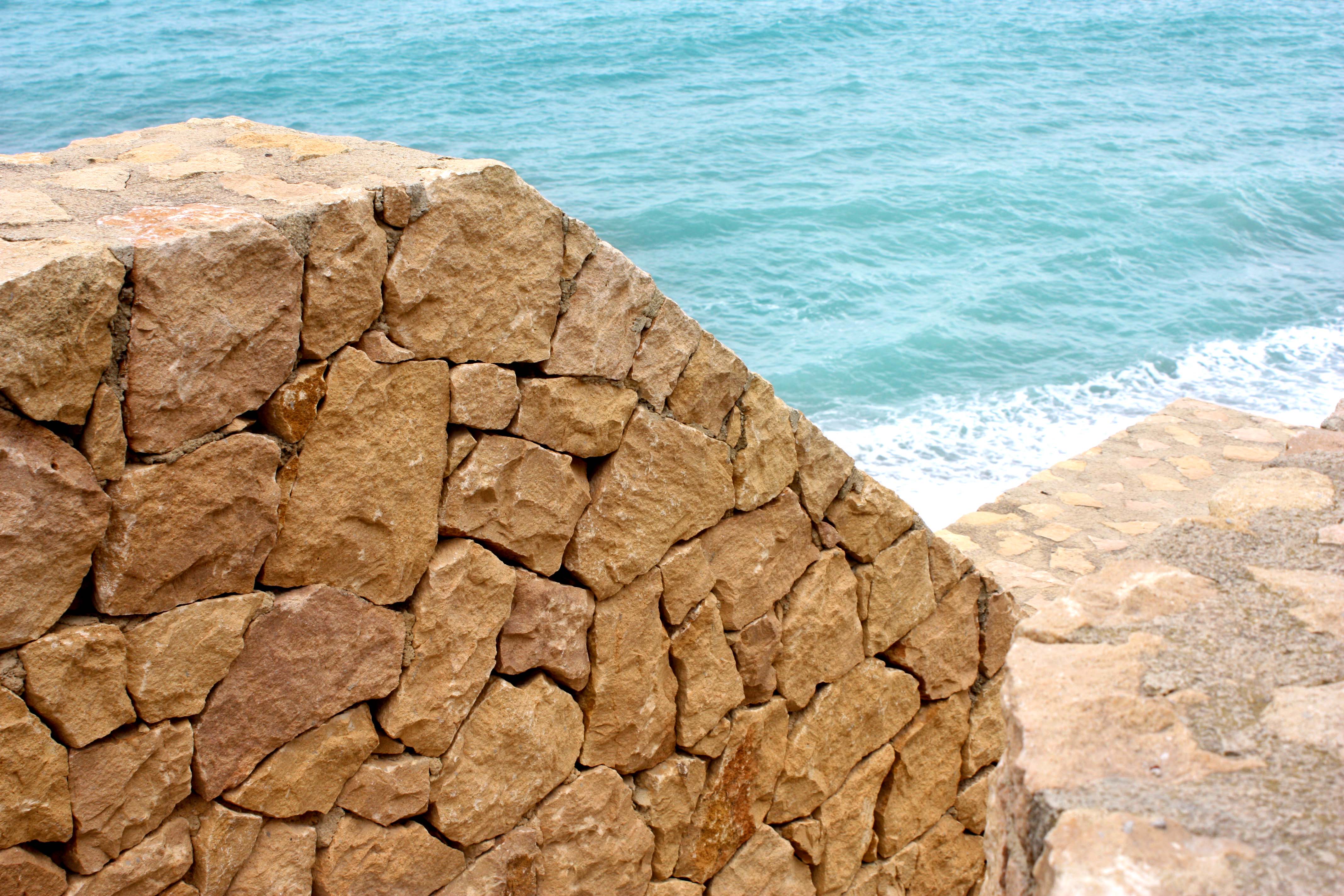 tímido Panorama tolerancia Escalera rústica frente al mar | Muro de piedra