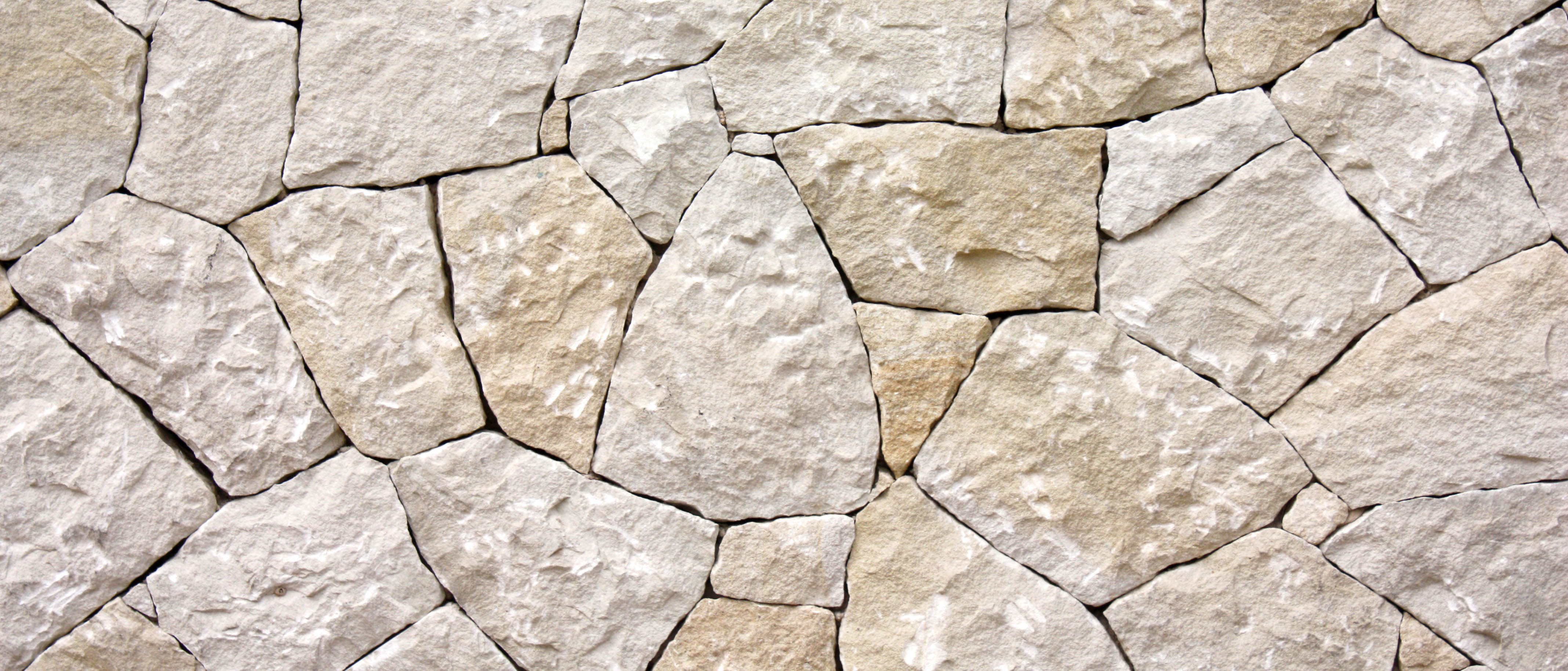 Muro de piedra blanca